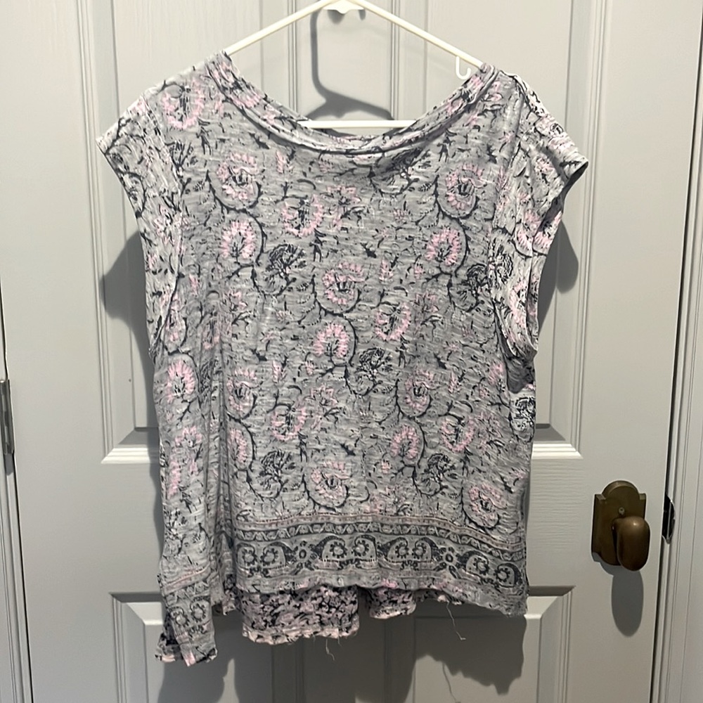 Cute top,pics don't do the colors justice, blues/light pink, XS(oversized)